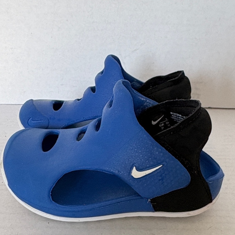 Nike Kids Blue and Black Open-Toe Slip-On Sandals
